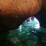 ...che attraversiamo muovendoci sulle ginocchia e andando controcorrente nell�acqua fredda. Il corridoio per� si stringe sempre pi� e ci costringe a fare marcia indietro